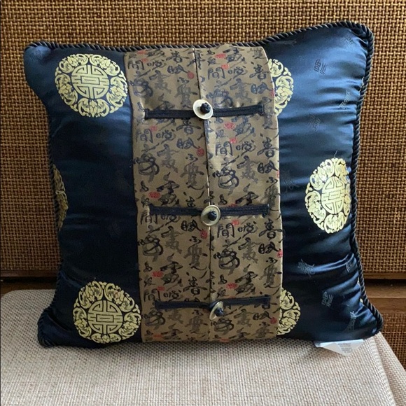 R & F Marketing Stratford Home Accents Pil… - Picture 1 of 4